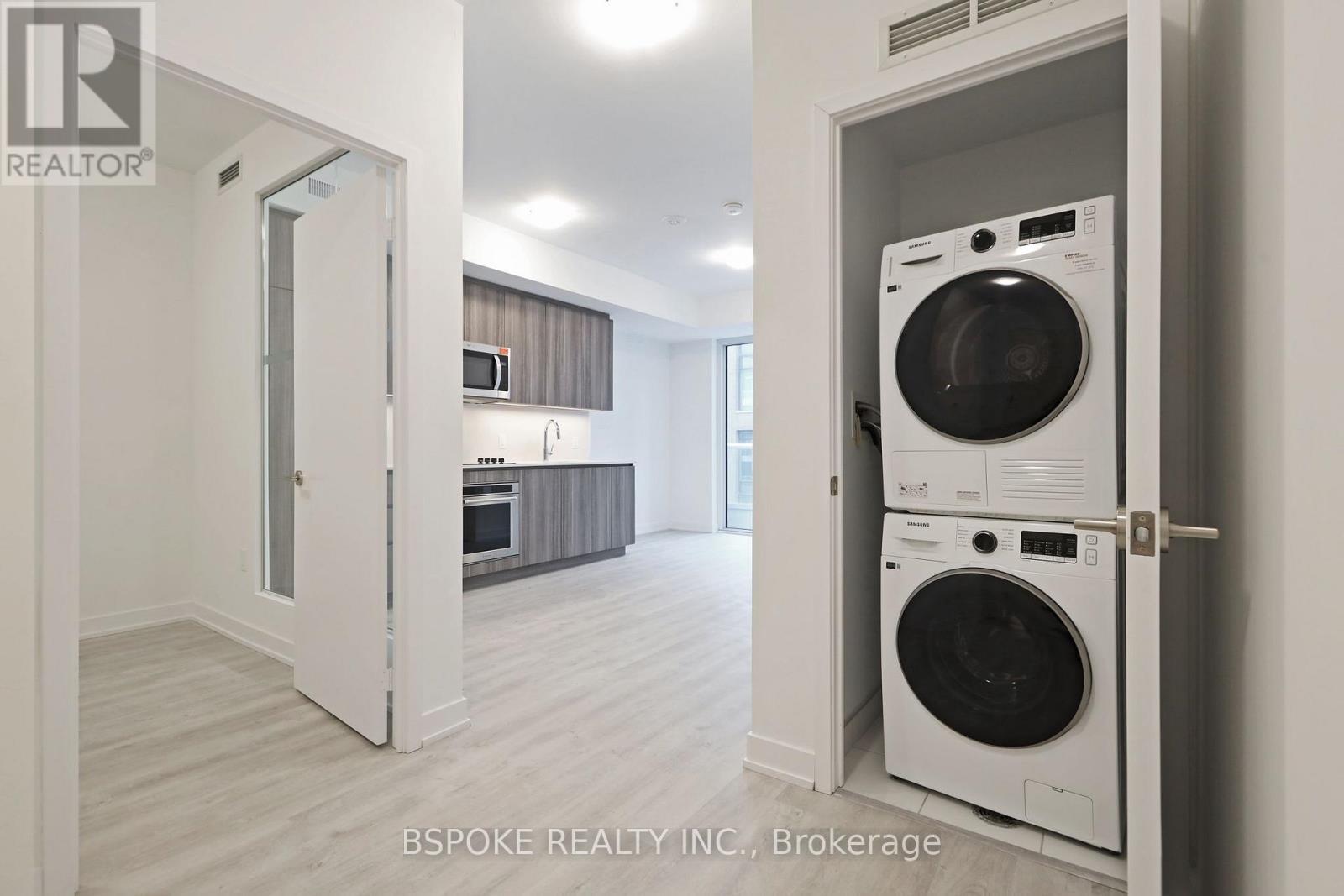 927 - 15 Richardson Street, Toronto, ON - Indoor Photo Showing Laundry Room