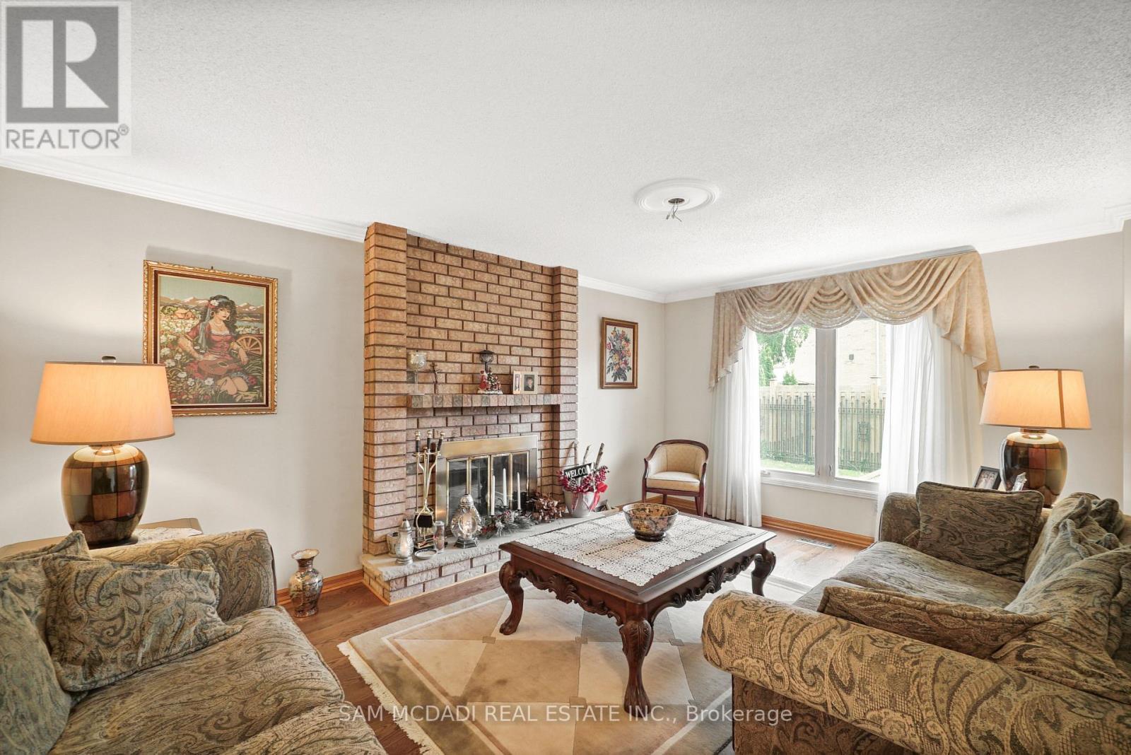 2005 Lady Di Court, Mississauga, ON - Indoor Photo Showing Living Room With Fireplace