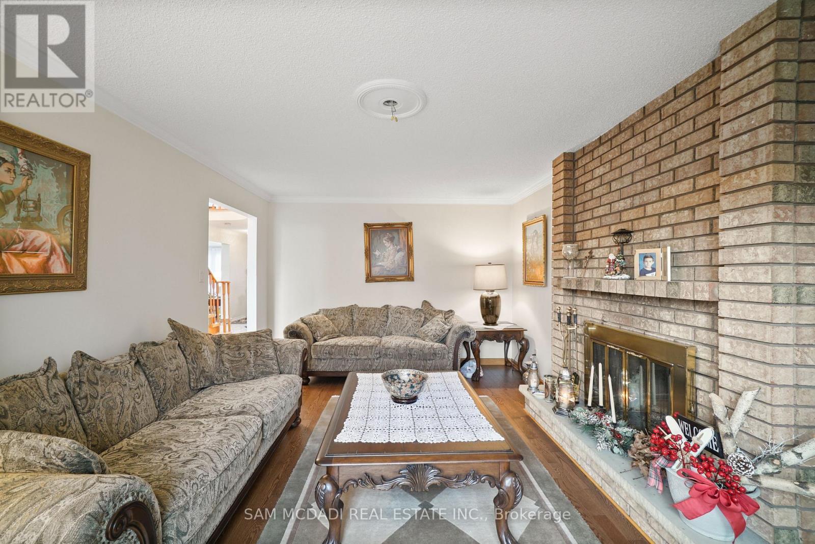 2005 Lady Di Court, Mississauga, ON - Indoor Photo Showing Living Room With Fireplace
