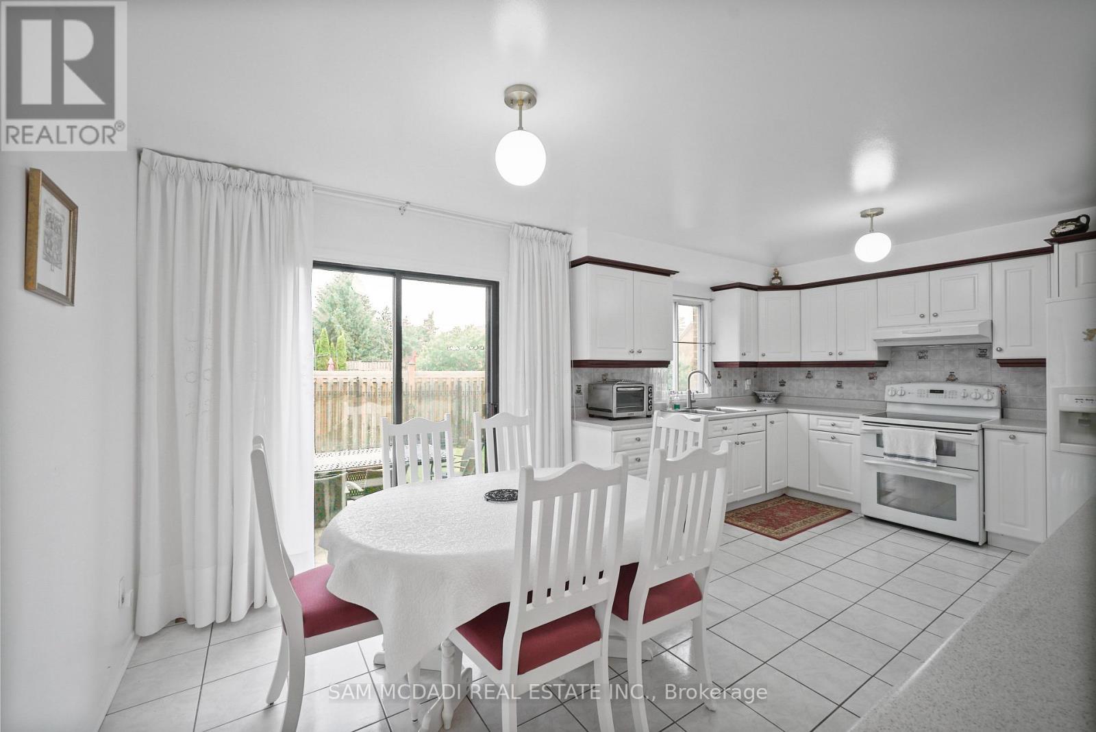 2005 Lady Di Court, Mississauga, ON - Indoor