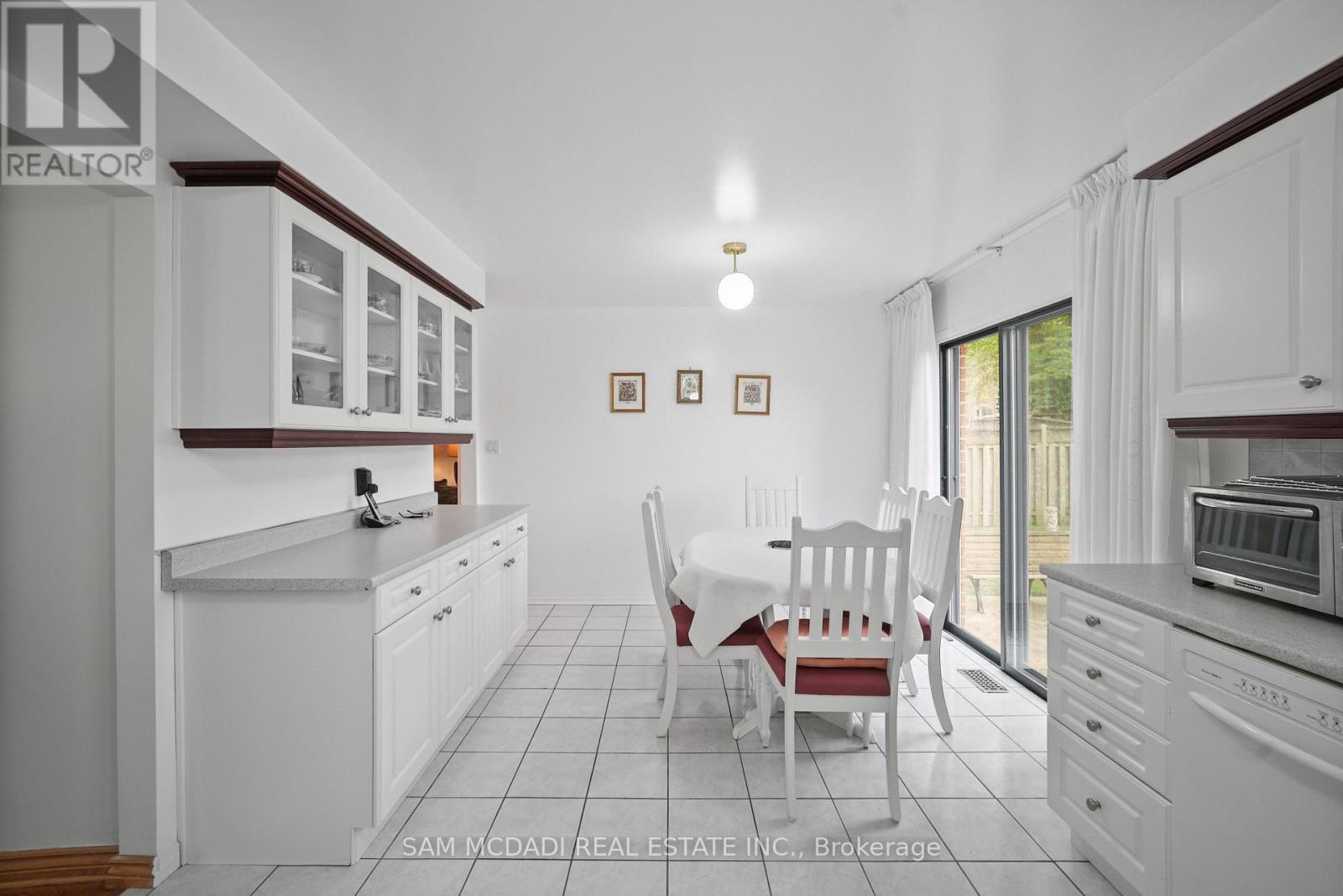 2005 Lady Di Court, Mississauga, ON - Indoor