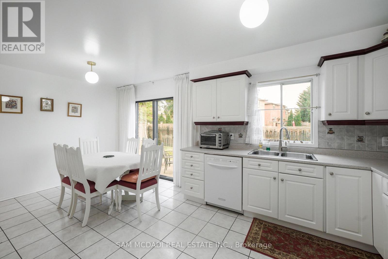 2005 Lady Di Court, Mississauga, ON - Indoor Photo Showing Other Room