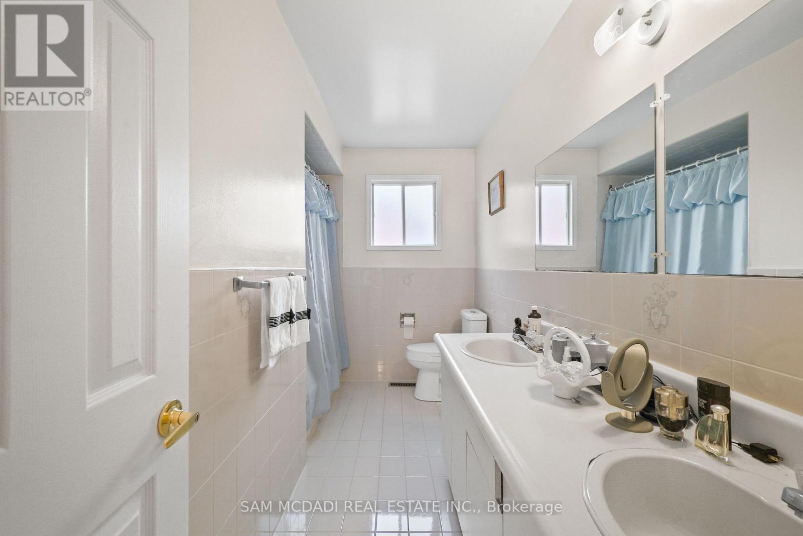 2005 Lady Di Court, Mississauga, ON - Indoor Photo Showing Bathroom