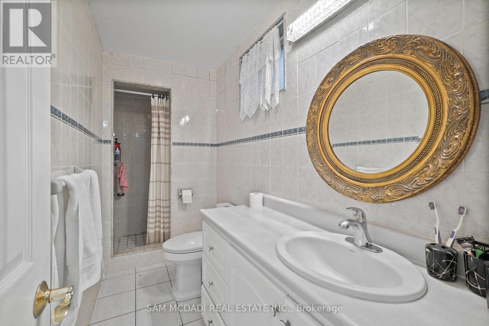 2005 Lady Di Court, Mississauga, ON - Indoor Photo Showing Bathroom