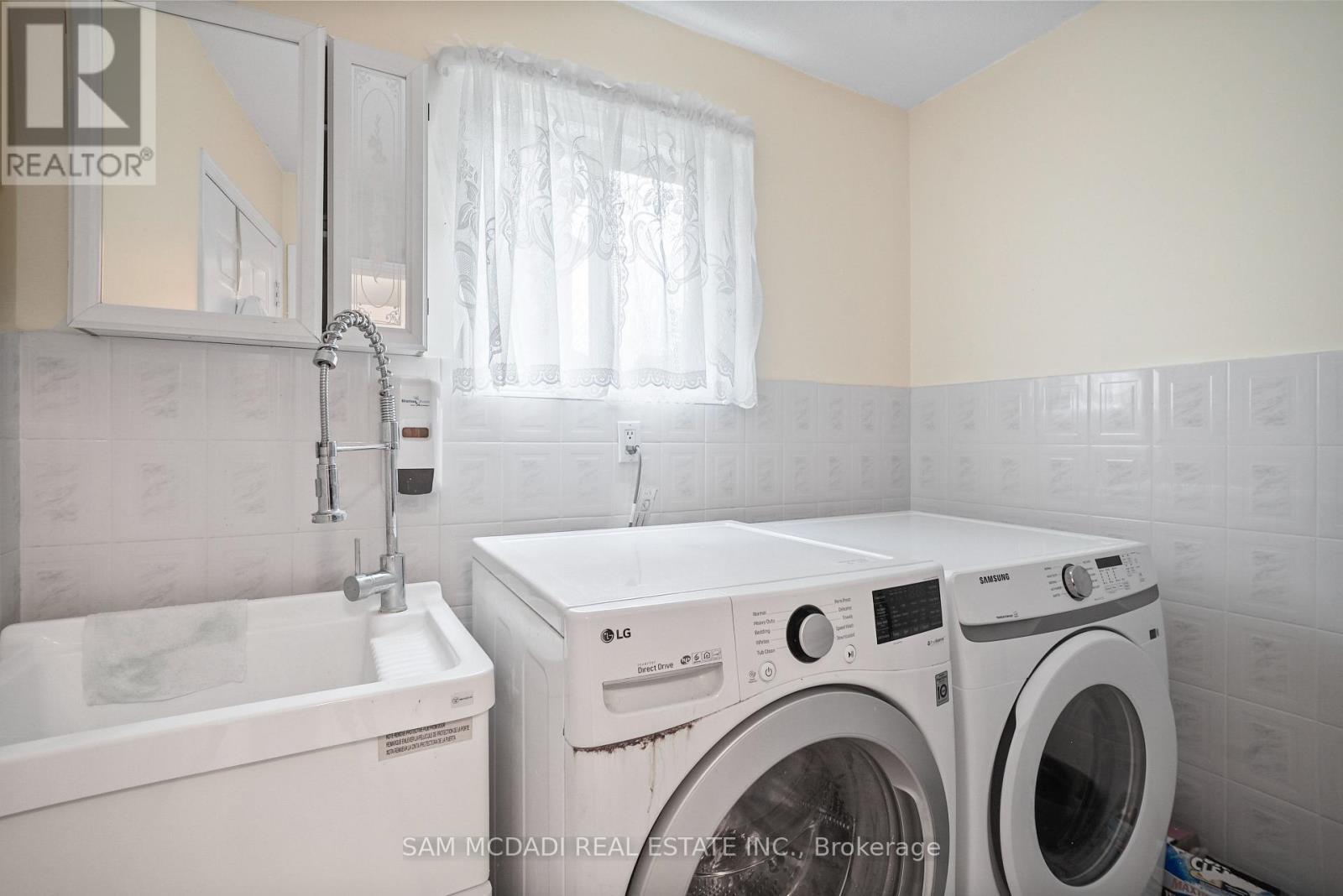 2005 Lady Di Court, Mississauga, ON - Indoor Photo Showing Laundry Room