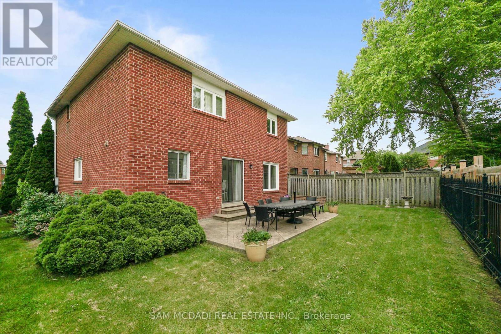 2005 Lady Di Court, Mississauga, ON - Outdoor