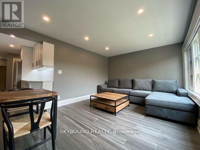 2 - 163 Riverside Drive, Toronto, ON - Indoor