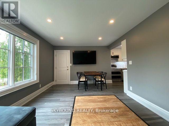 2 - 163 Riverside Drive, Toronto, ON - Indoor