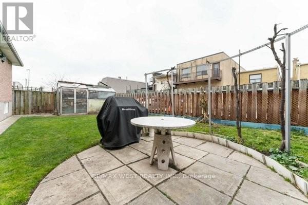 8 Hearne Avenue, Toronto, ON - Outdoor