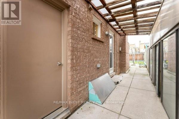 8 Hearne Avenue, Toronto, ON - With Exterior