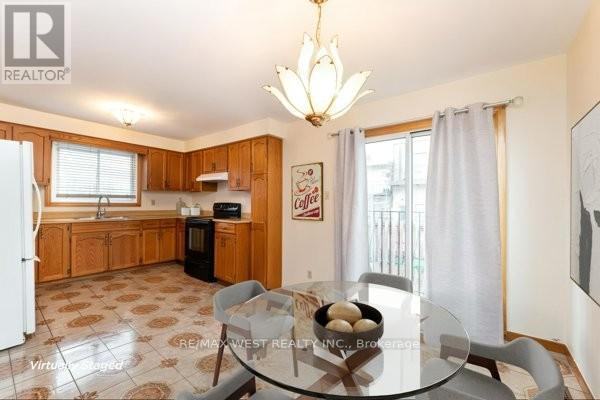 8 Hearne Avenue, Toronto, ON - Indoor