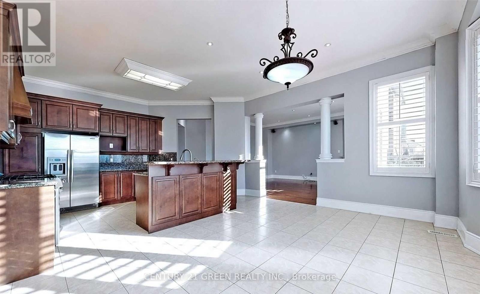 8 Pasadena Avenue, Brampton, ON - Indoor Photo Showing Kitchen