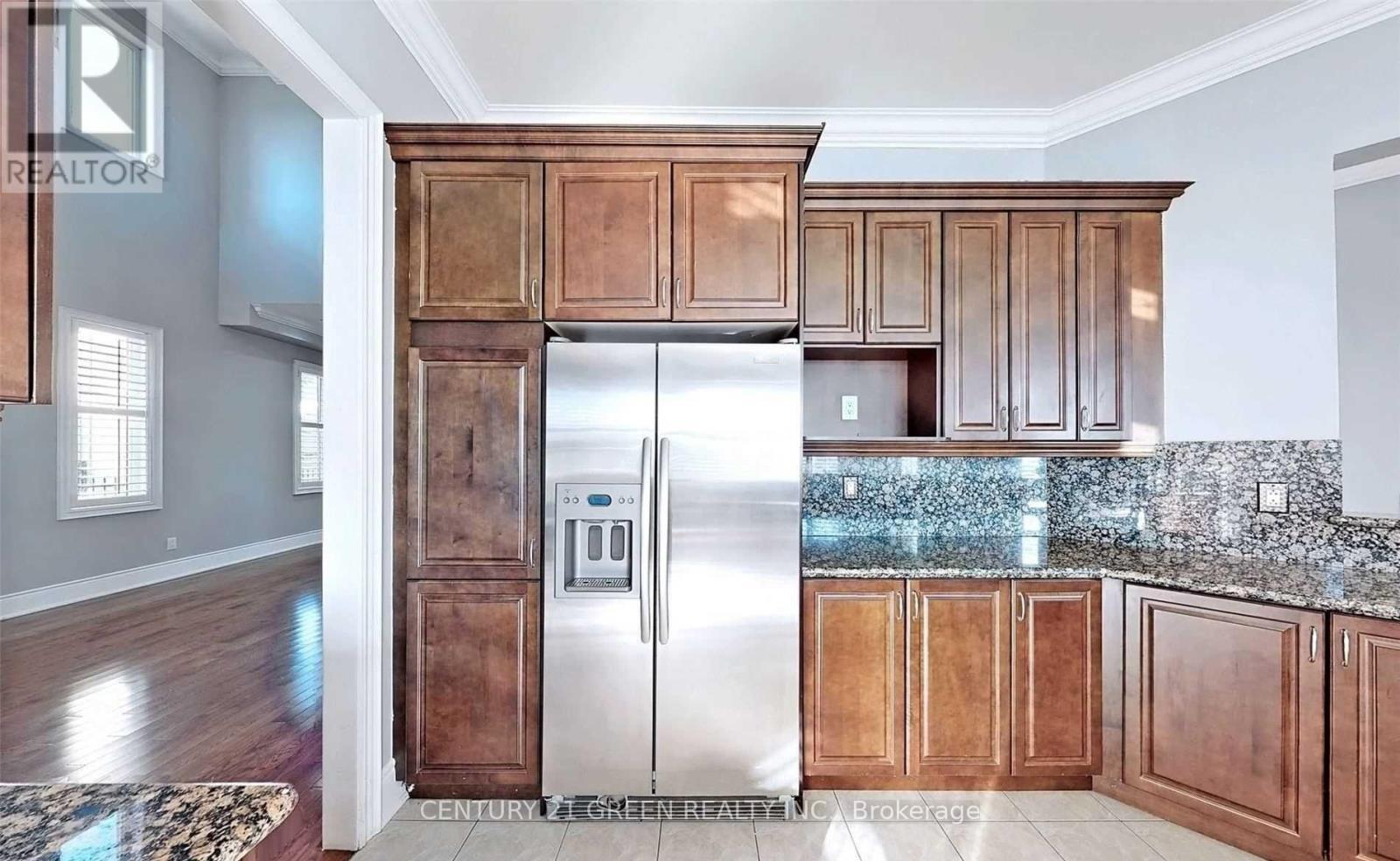 8 Pasadena Avenue, Brampton, ON - Indoor Photo Showing Kitchen