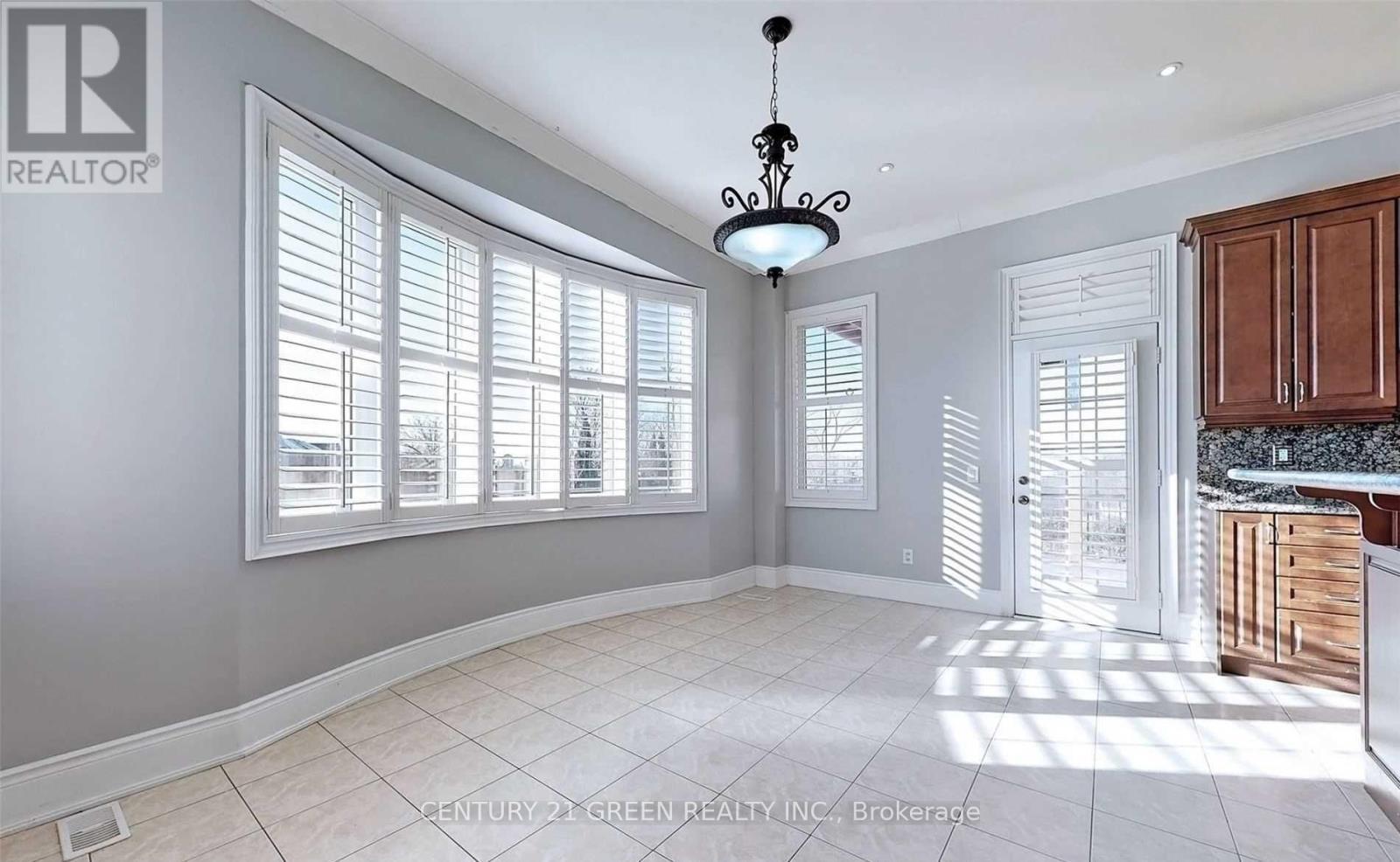 8 Pasadena Avenue, Brampton, ON - Indoor