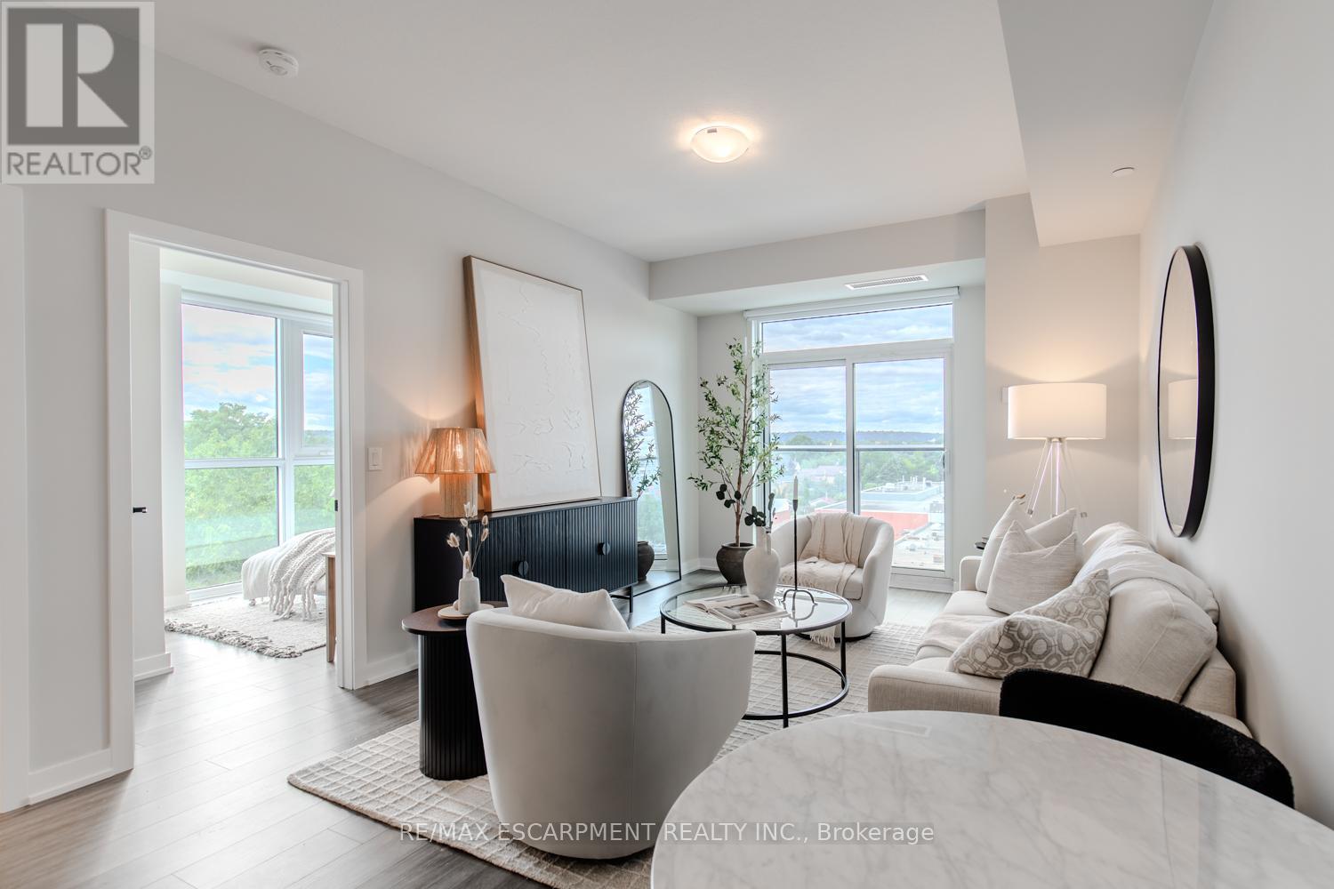 1311 - 870 Queenston Road, Hamilton, ON - Indoor Photo Showing Living Room