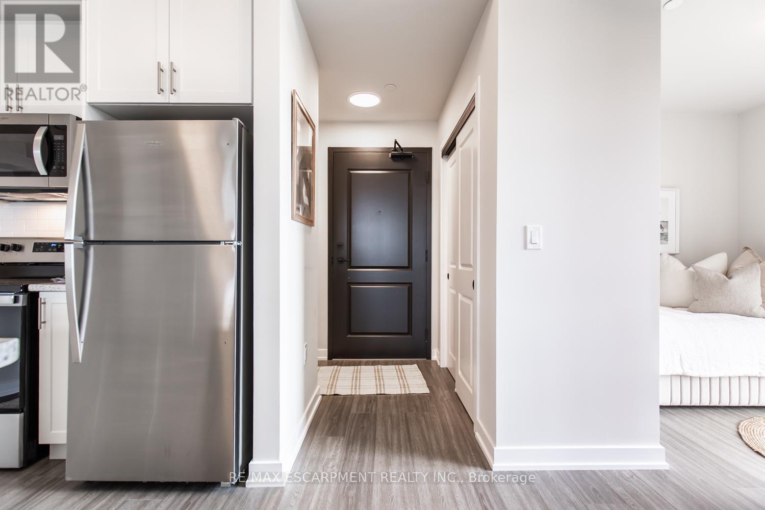 1311 - 870 Queenston Road, Hamilton, ON - Indoor Photo Showing Kitchen With Stainless Steel Kitchen