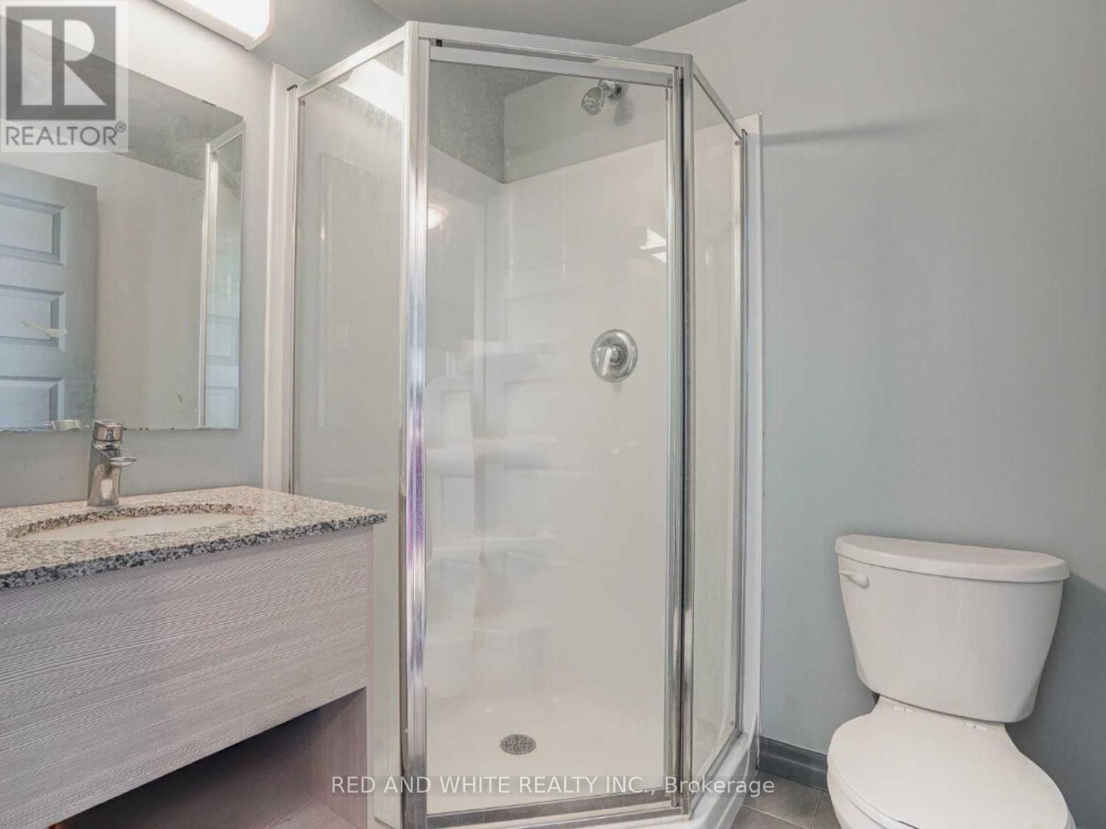 1105 - 8 Hickory Street W, Waterloo, ON - Indoor Photo Showing Bathroom