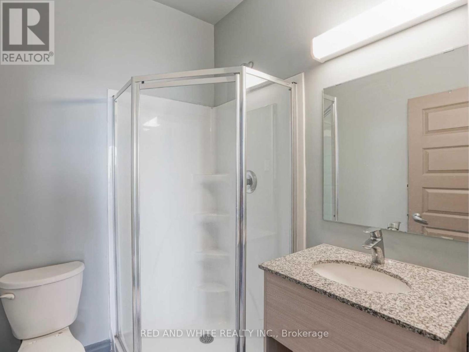 1105 - 8 Hickory Street W, Waterloo, ON - Indoor Photo Showing Bathroom