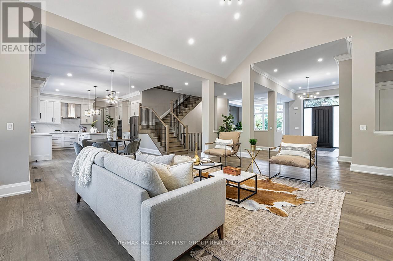10 Philips Road, Whitby, ON - Indoor Photo Showing Living Room