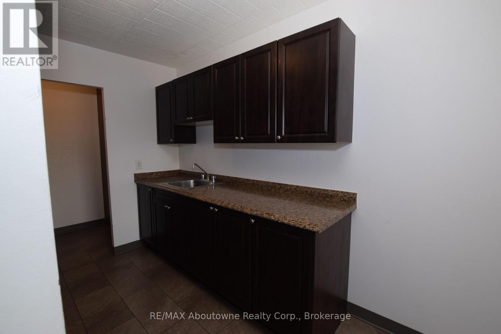 210 - 36 Freeborn Avenue, Brantford, ON - Indoor