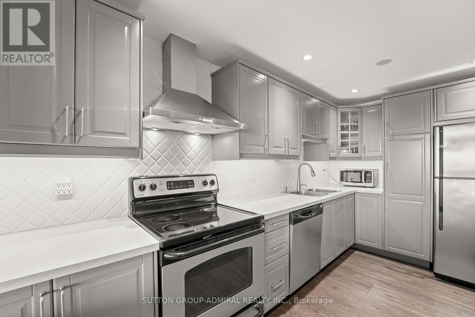 1001 - 270 Scarlett Road, Toronto, ON - Indoor Photo Showing Kitchen