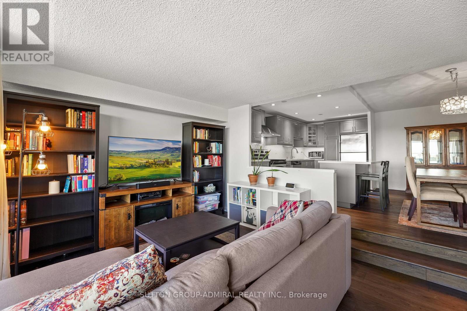 1001 - 270 Scarlett Road, Toronto, ON - Indoor Photo Showing Living Room