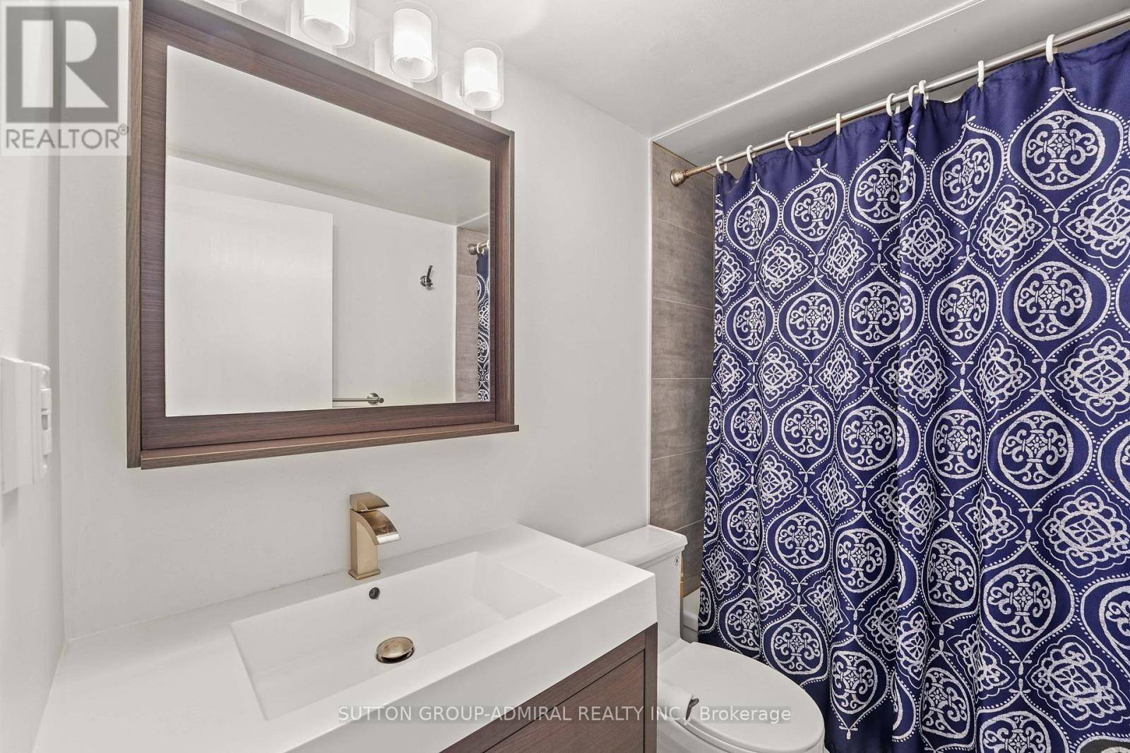 1001 - 270 Scarlett Road, Toronto, ON - Indoor Photo Showing Bathroom