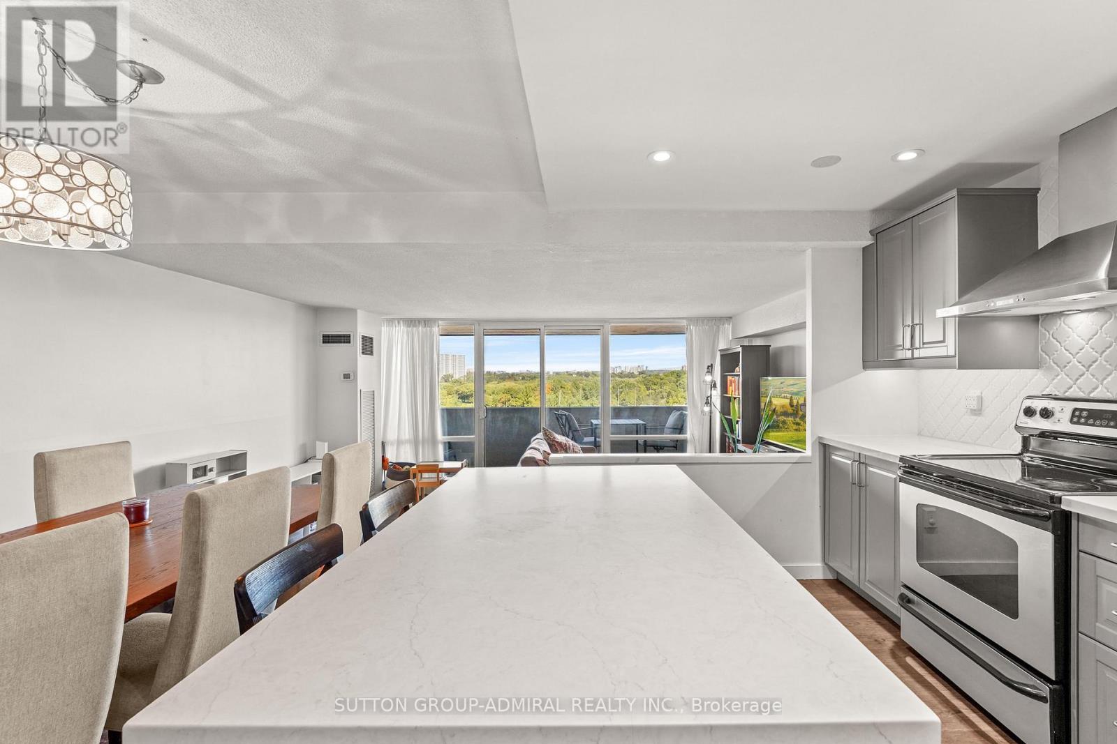1001 - 270 Scarlett Road, Toronto, ON - Indoor Photo Showing Kitchen