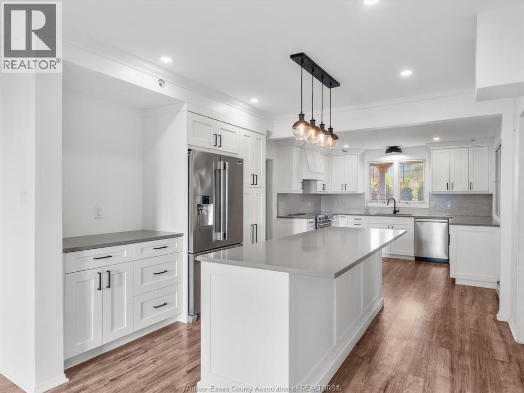 13050 Riverside Drive East, Tecumseh, ON - Indoor Photo Showing Kitchen With Upgraded Kitchen