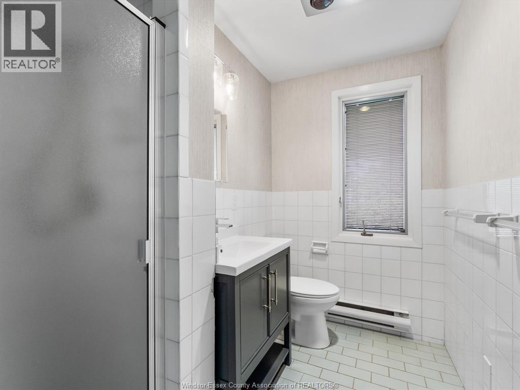 13050 Riverside Drive East, Tecumseh, ON - Indoor Photo Showing Bathroom