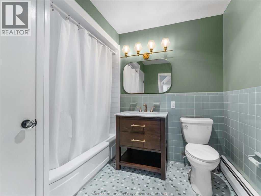 13050 Riverside Drive East, Tecumseh, ON - Indoor Photo Showing Bathroom
