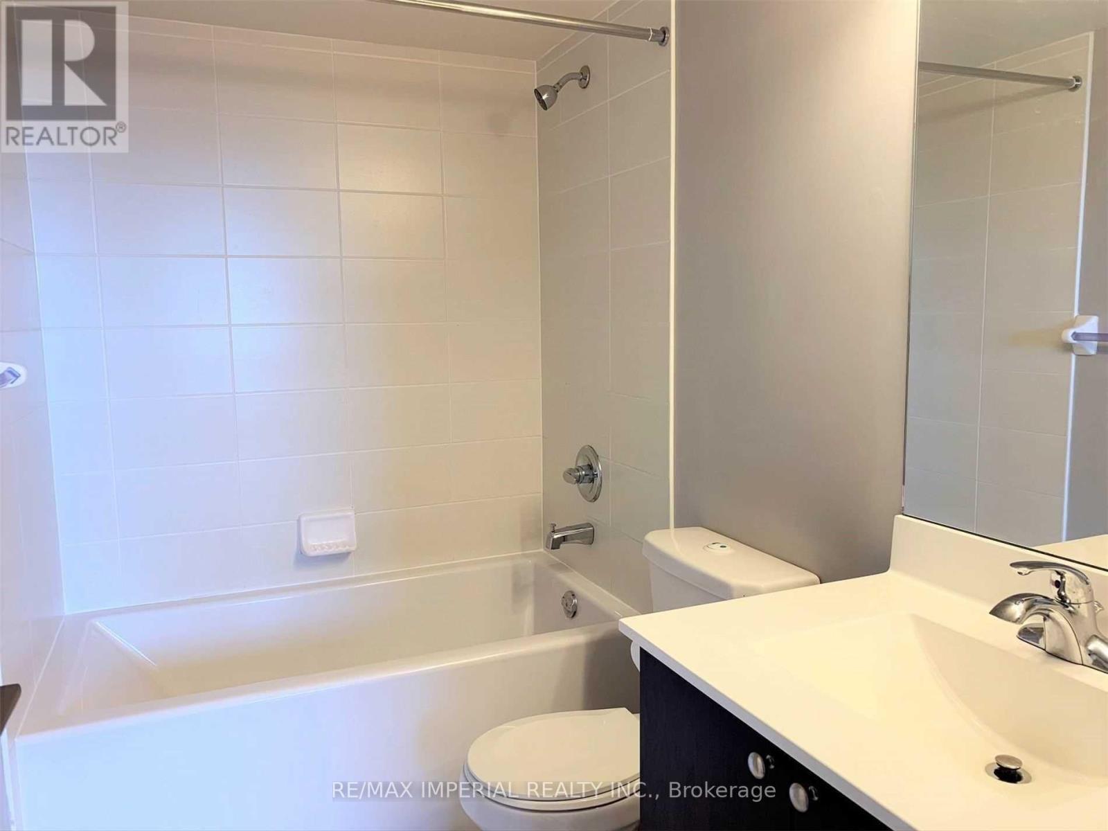 1215 - 181 Village Green Square, Toronto, ON - Indoor Photo Showing Bathroom
