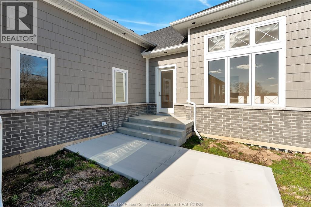 35 Sandcastle, Amherstburg, ON - Outdoor