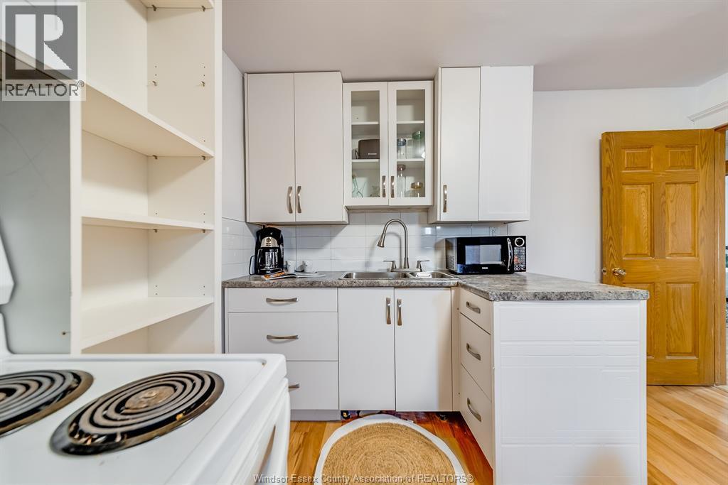 961 Ouellette Avenue Unit# 3, Windsor, ON - Indoor Photo Showing Kitchen