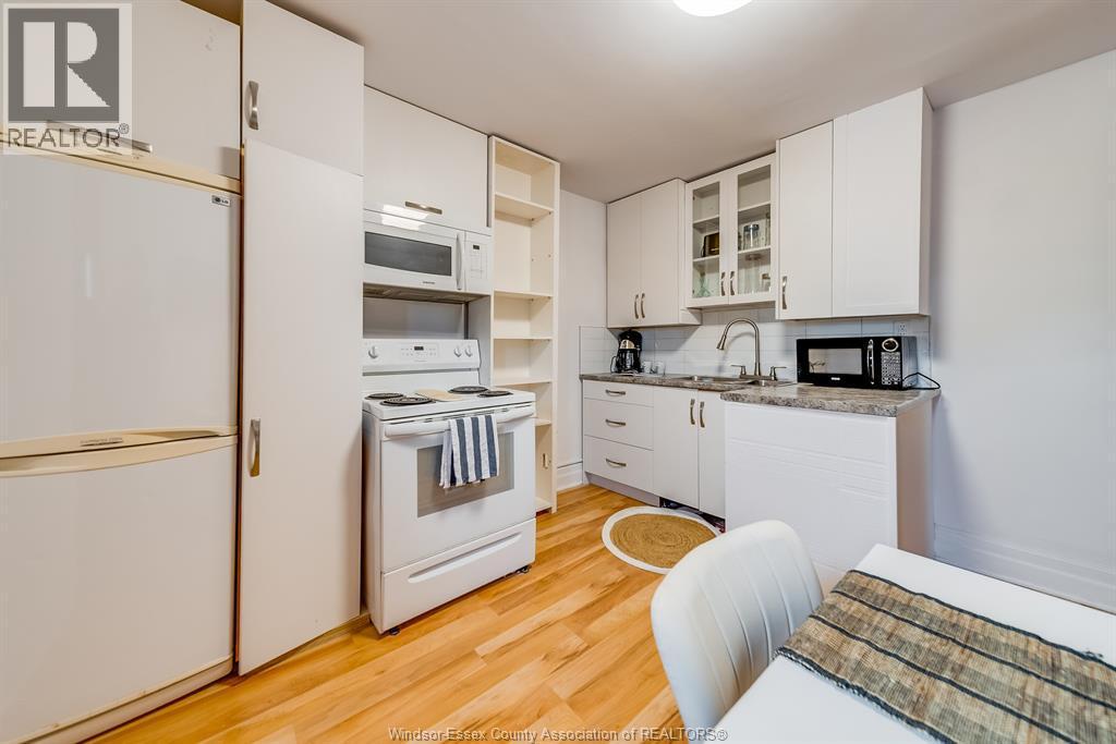 961 Ouellette Avenue Unit# 3, Windsor, ON - Indoor Photo Showing Kitchen