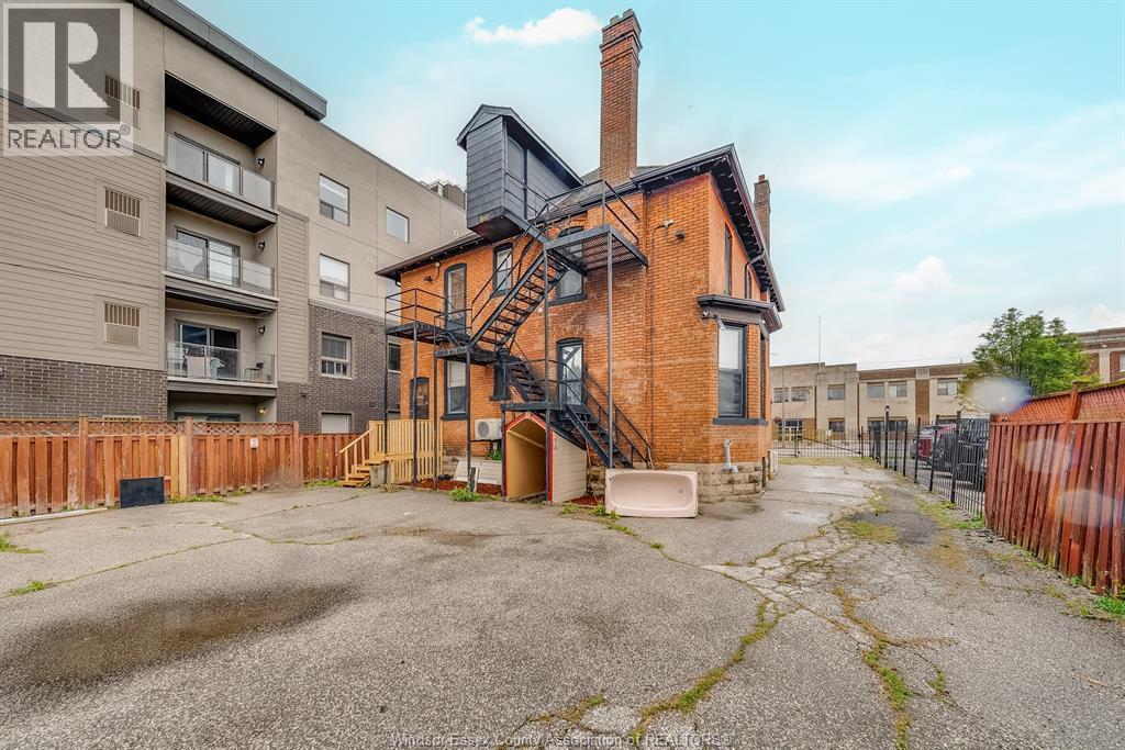 961 Ouellette Avenue Unit# 3, Windsor, ON - Outdoor