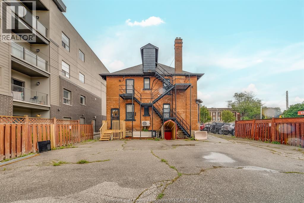 961 Ouellette Avenue Unit# 3, Windsor, ON - Outdoor