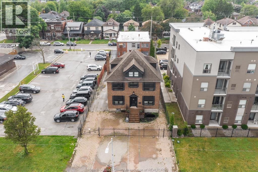 961 Ouellette Avenue Unit# 3, Windsor, ON - Outdoor With Facade