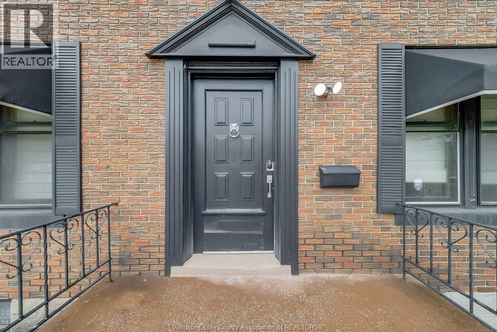961 Ouellette Avenue Unit# 3, Windsor, ON - Outdoor With Exterior