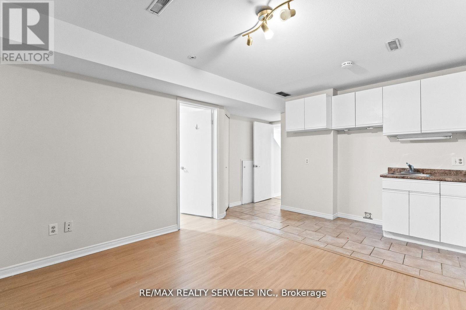 26 Woolwich Street, Kitchener, ON - Indoor