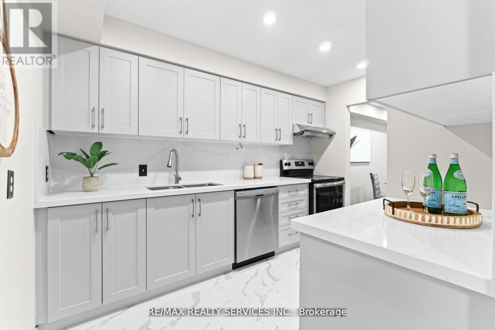 26 Woolwich Street, Kitchener, ON - Indoor Photo Showing Kitchen With Double Sink