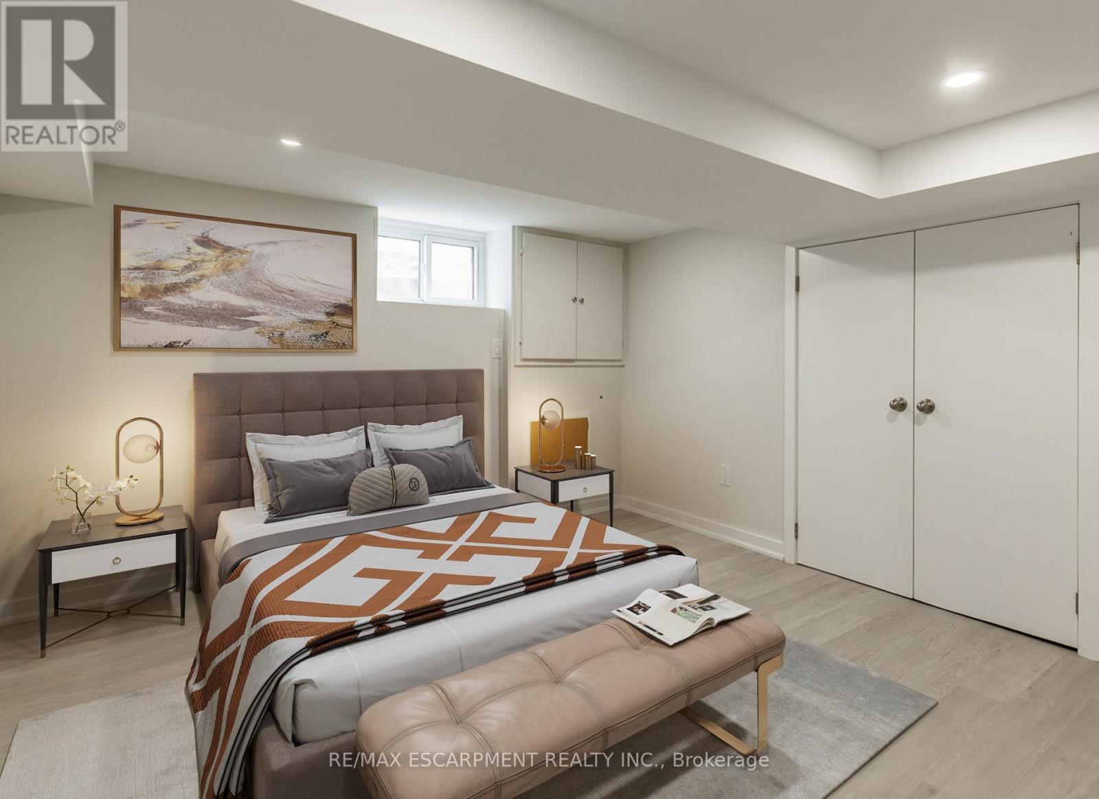 2 - 129 East 22Nd Street, Hamilton, ON - Indoor Photo Showing Bedroom