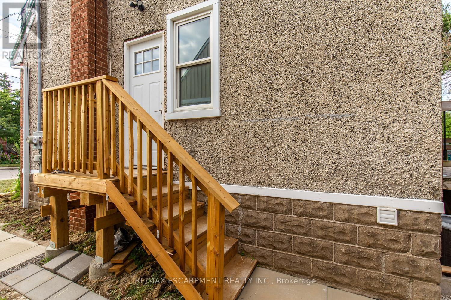 2 - 129 East 22Nd Street, Hamilton, ON - Outdoor