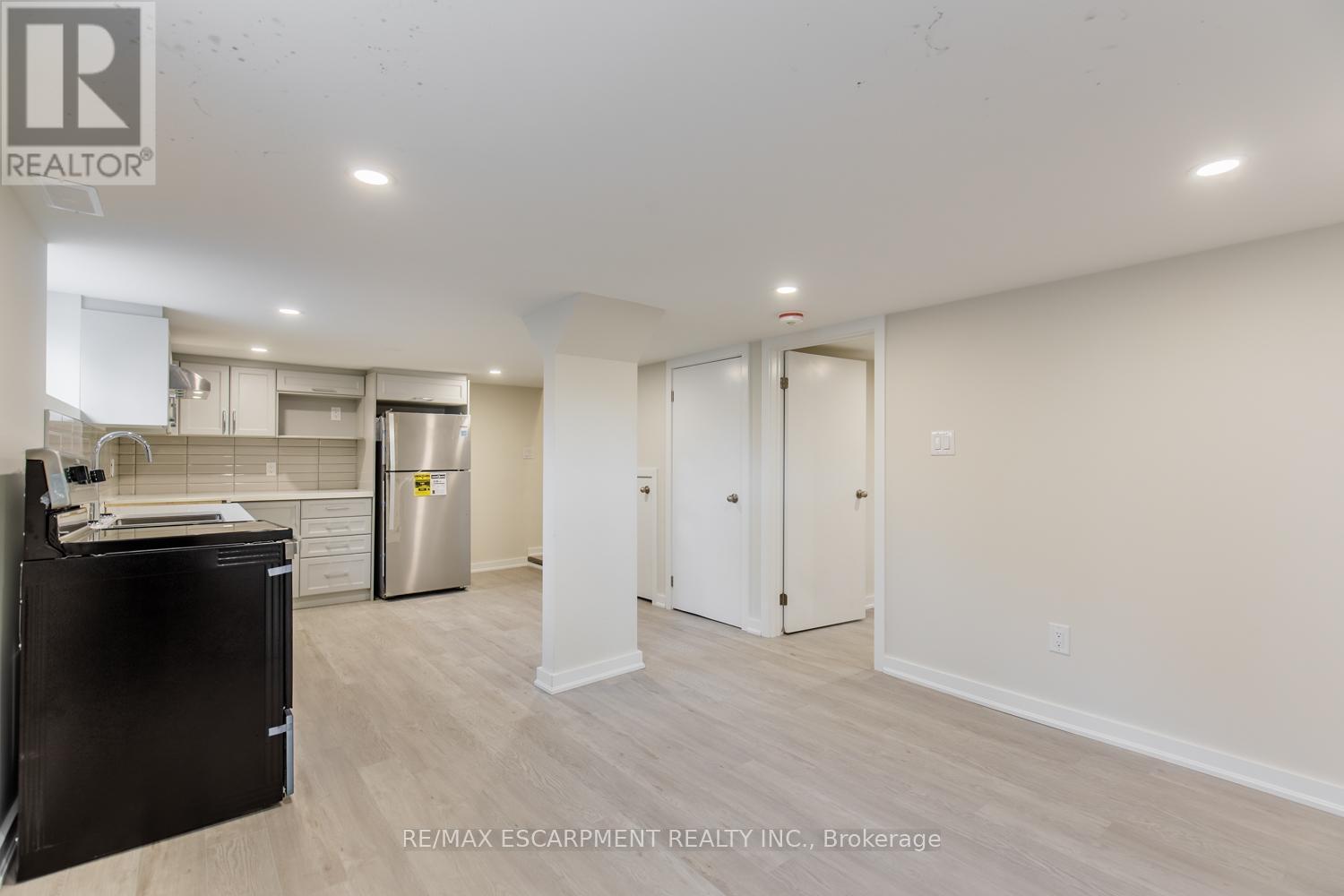 2 - 129 East 22Nd Street, Hamilton, ON - Indoor