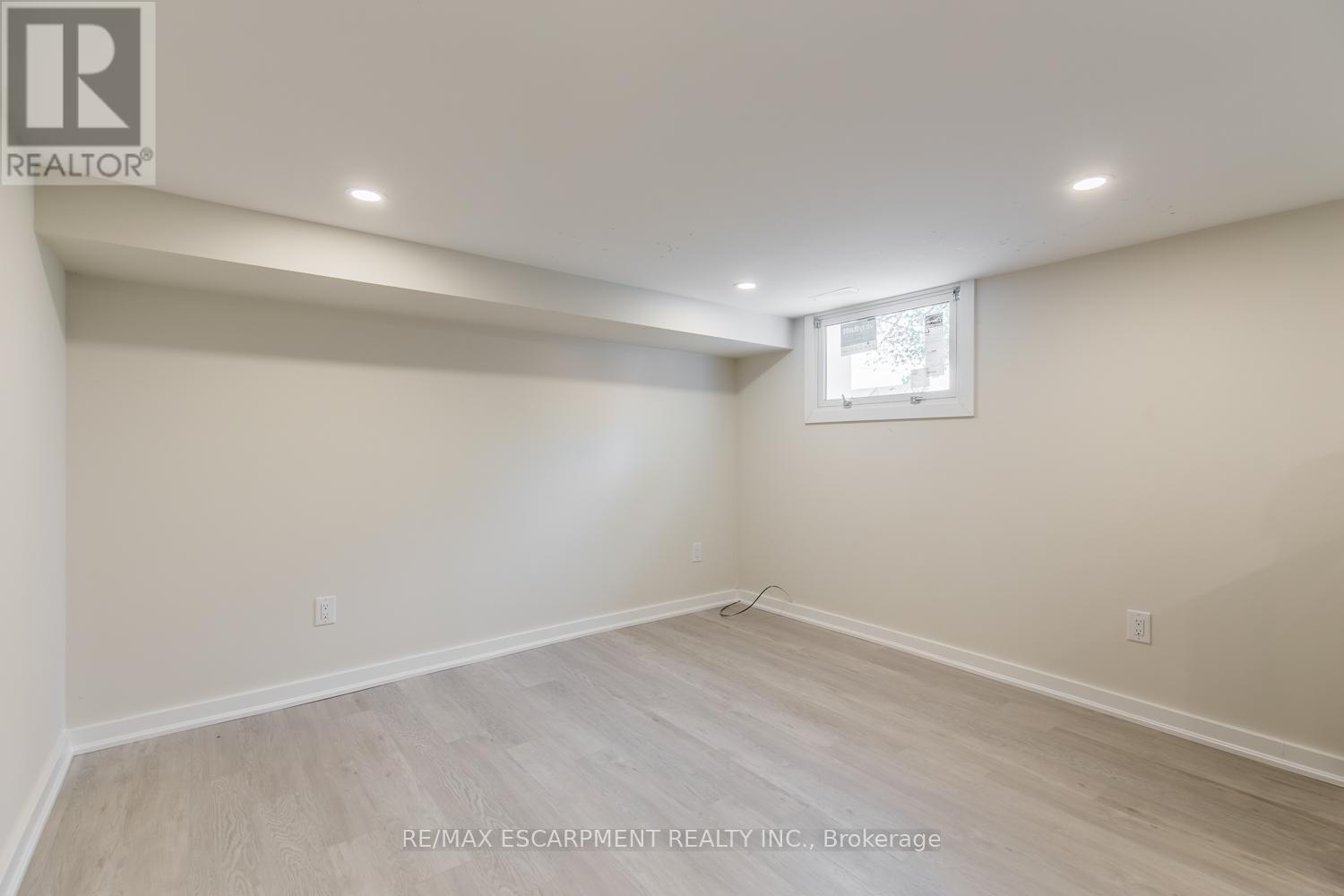 2 - 129 East 22Nd Street, Hamilton, ON - Indoor Photo Showing Other Room