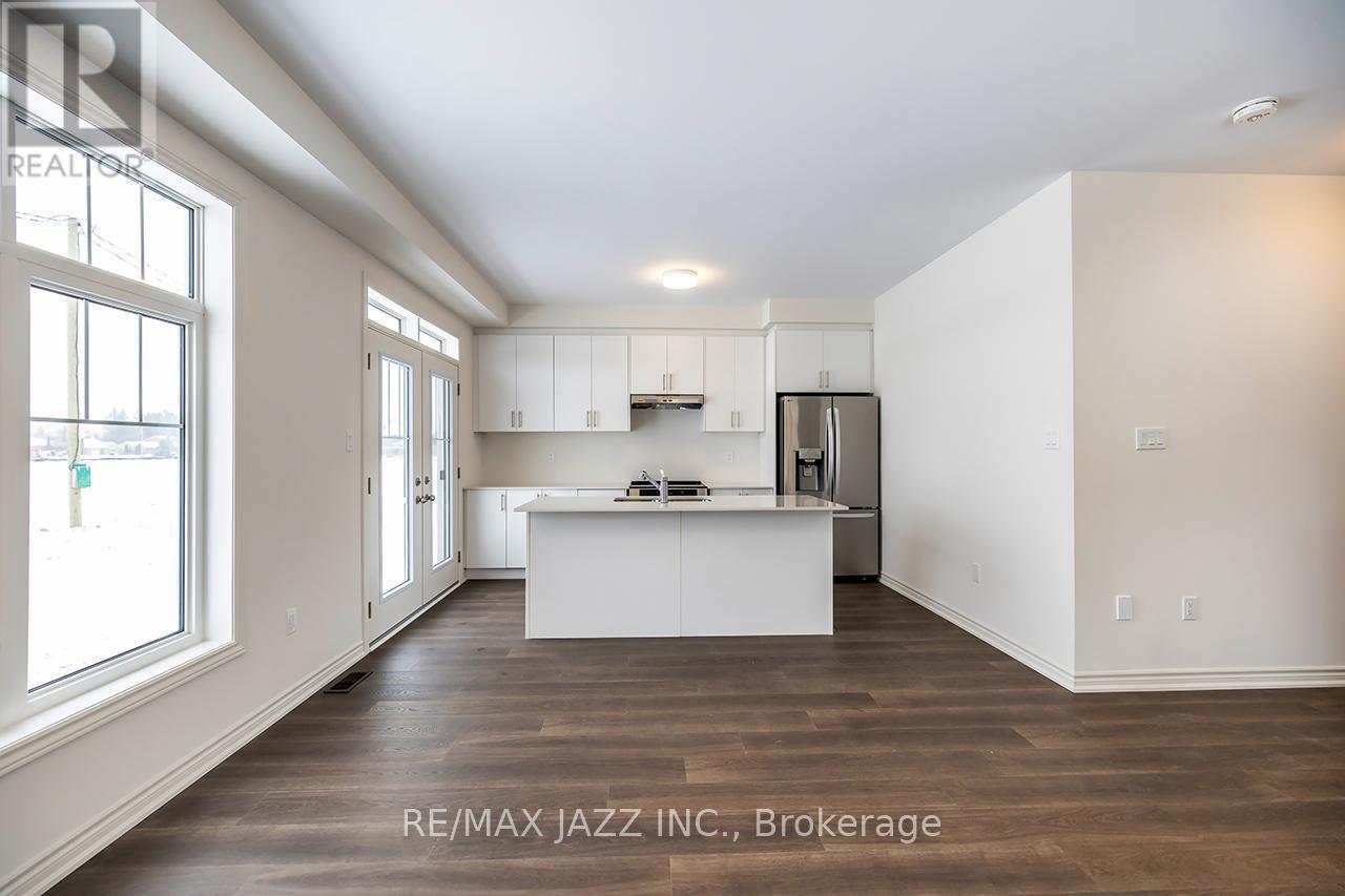 67 Debois Street, Kawartha Lakes (Lindsay), ON - Indoor Photo Showing Kitchen With Double Sink