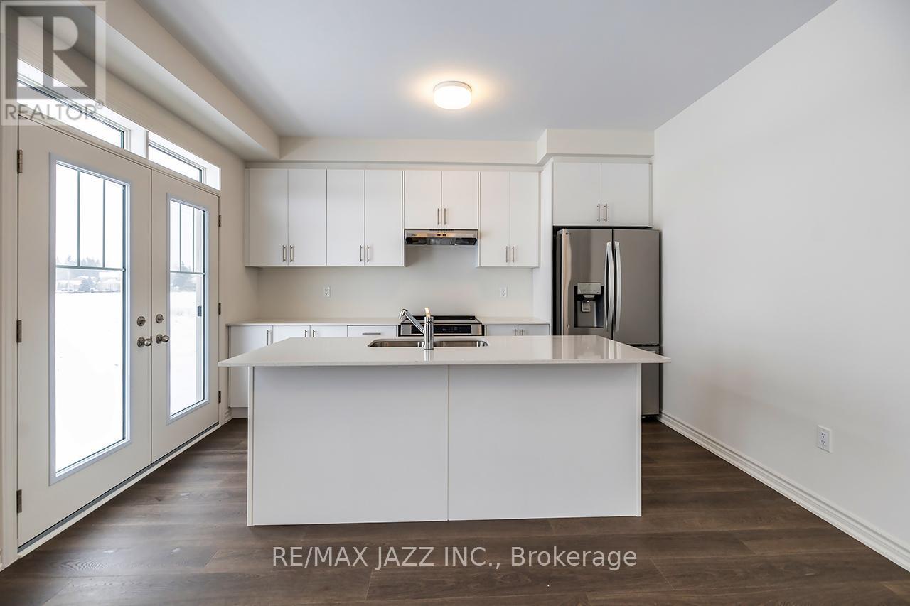 67 Debois Street, Kawartha Lakes (Lindsay), ON - Indoor Photo Showing Kitchen With Double Sink