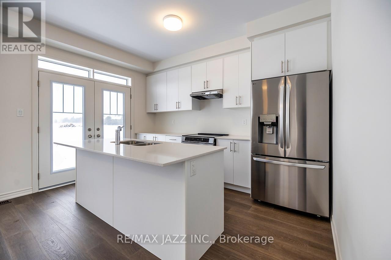 67 Debois Street, Kawartha Lakes (Lindsay), ON - Indoor Photo Showing Kitchen With Double Sink With Upgraded Kitchen