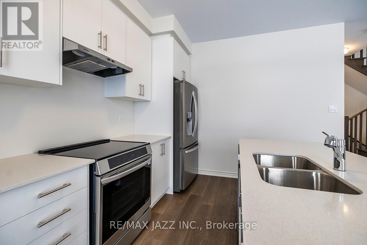 67 Debois Street, Kawartha Lakes (Lindsay), ON - Indoor Photo Showing Kitchen With Double Sink