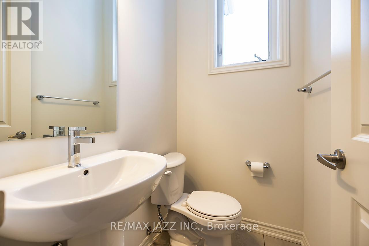 67 Debois Street, Kawartha Lakes (Lindsay), ON - Indoor Photo Showing Bathroom